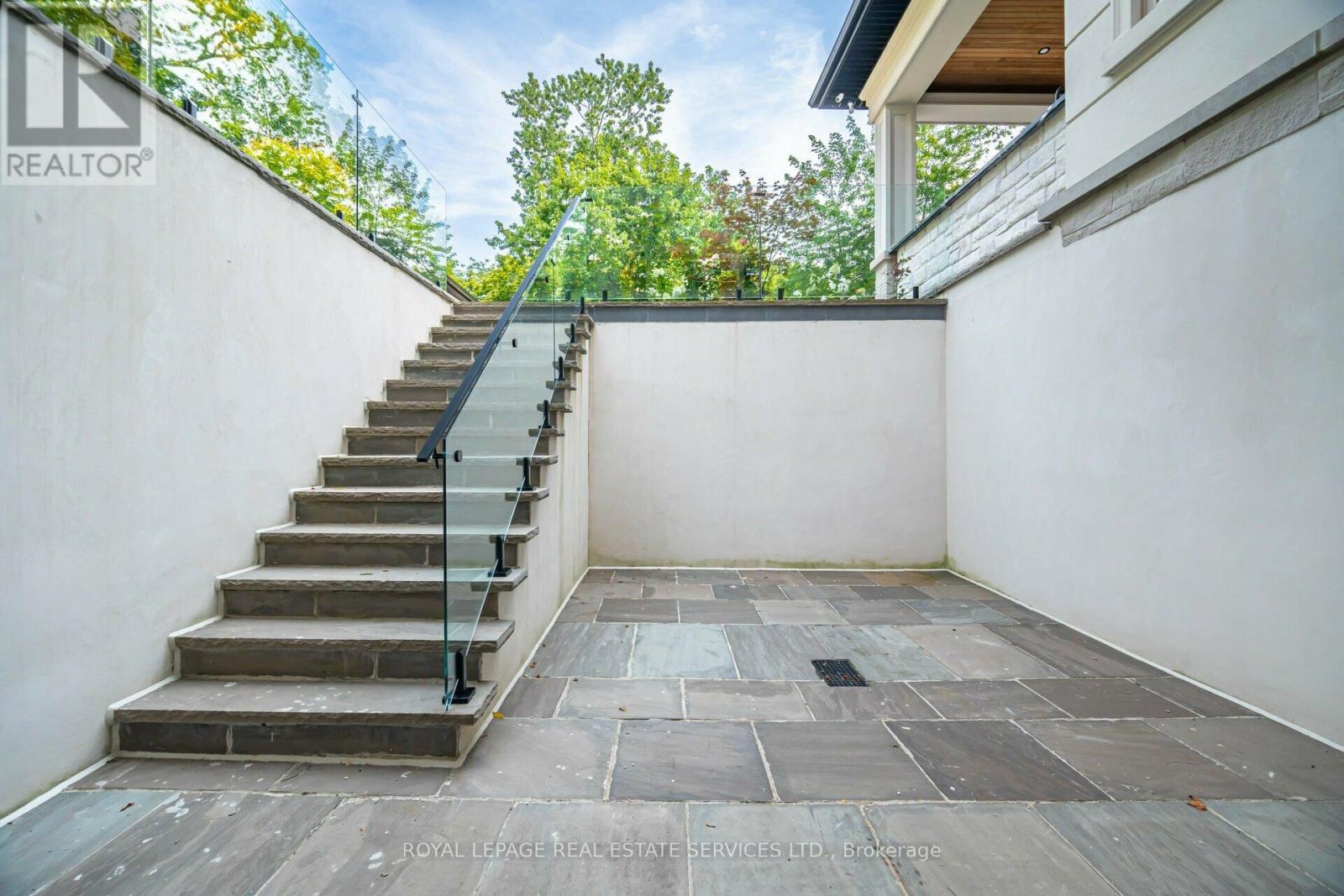 2014 Lakeshore Road W, Oakville, Ontario  L6L 1G7 - Photo 42 - W12755092