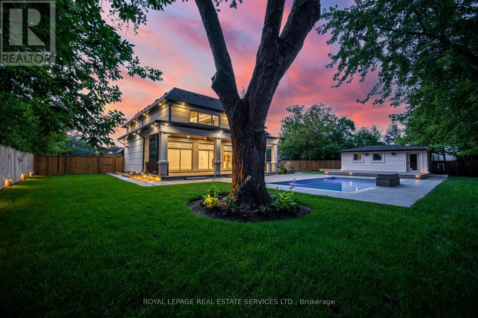 2014 Lakeshore Road W, Oakville, Ontario  L6L 1G7 - Photo 45 - W12755092