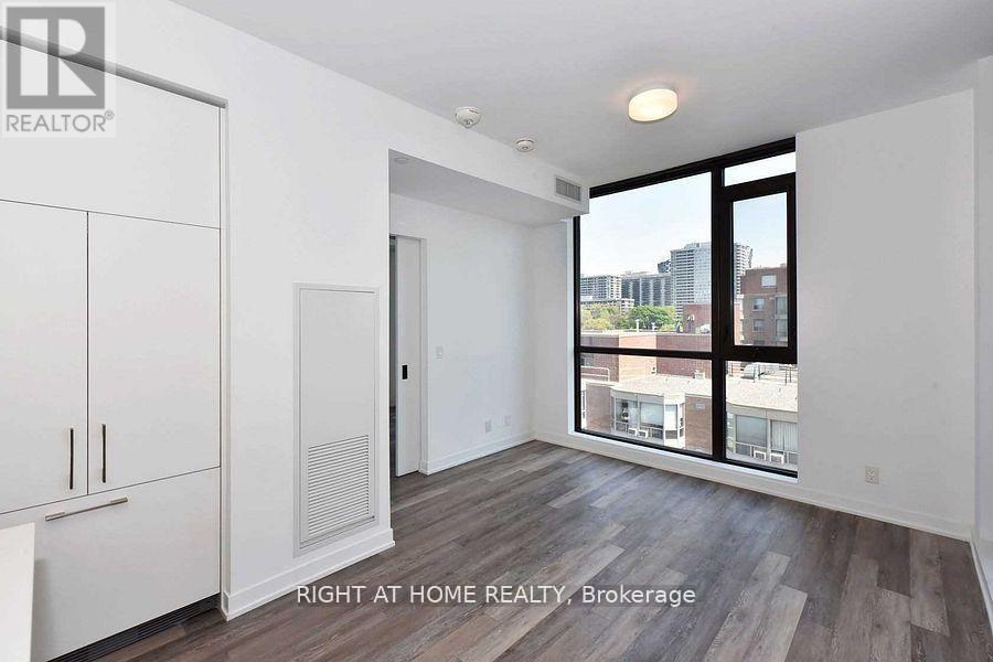 504 - 2118 Bloor Street W, Toronto, Ontario  M6S 1M8 - Photo 6 - W12755106