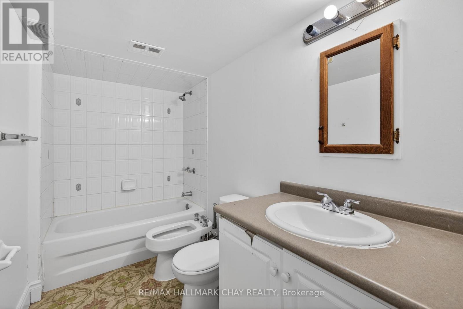 328 Lara Woods, Mississauga, Ontario  L5A 3A9 - Photo 25 - W12755130