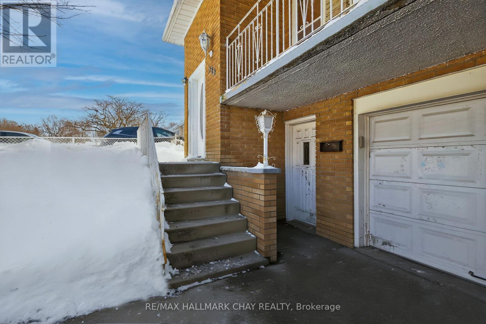 328 Lara Woods, Mississauga, Ontario  L5A 3A9 - Photo 4 - W12755130