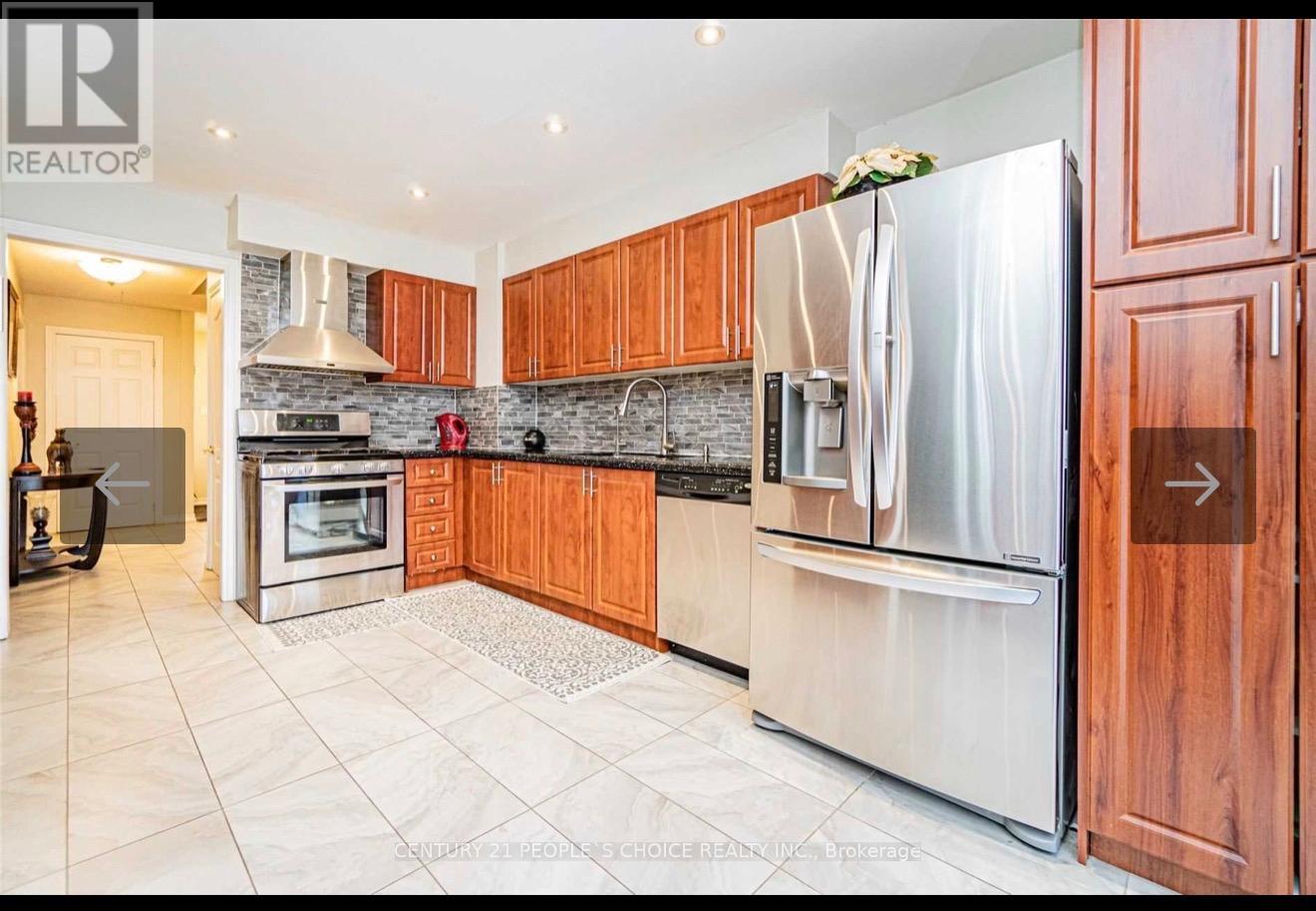 30 Clarridge Court, Brampton, Ontario  L6X 3N5 - Photo 4 - W12755138