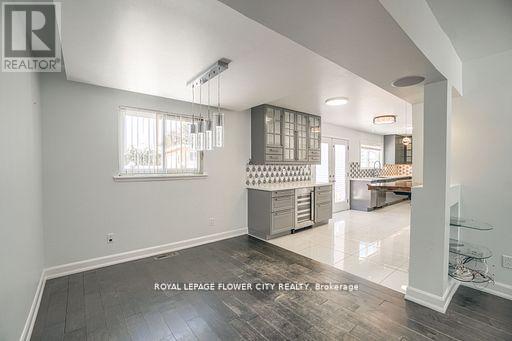 Main Floor - 12 Gondola Crescent, Brampton, Ontario  L6S 1W6 - Photo 8 - W12755140