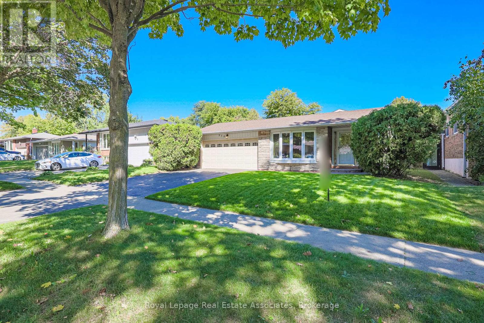 958 Fletcher Valley Crescent, Mississauga, Ontario  L5J 2X7 - Photo 2 - W12755152