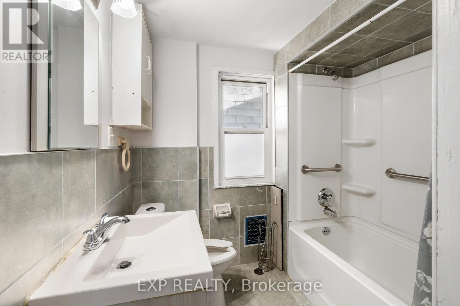 467 Grove Avenue, Windsor, Ontario  N9A 6G3 - Photo 8 - X12755146
