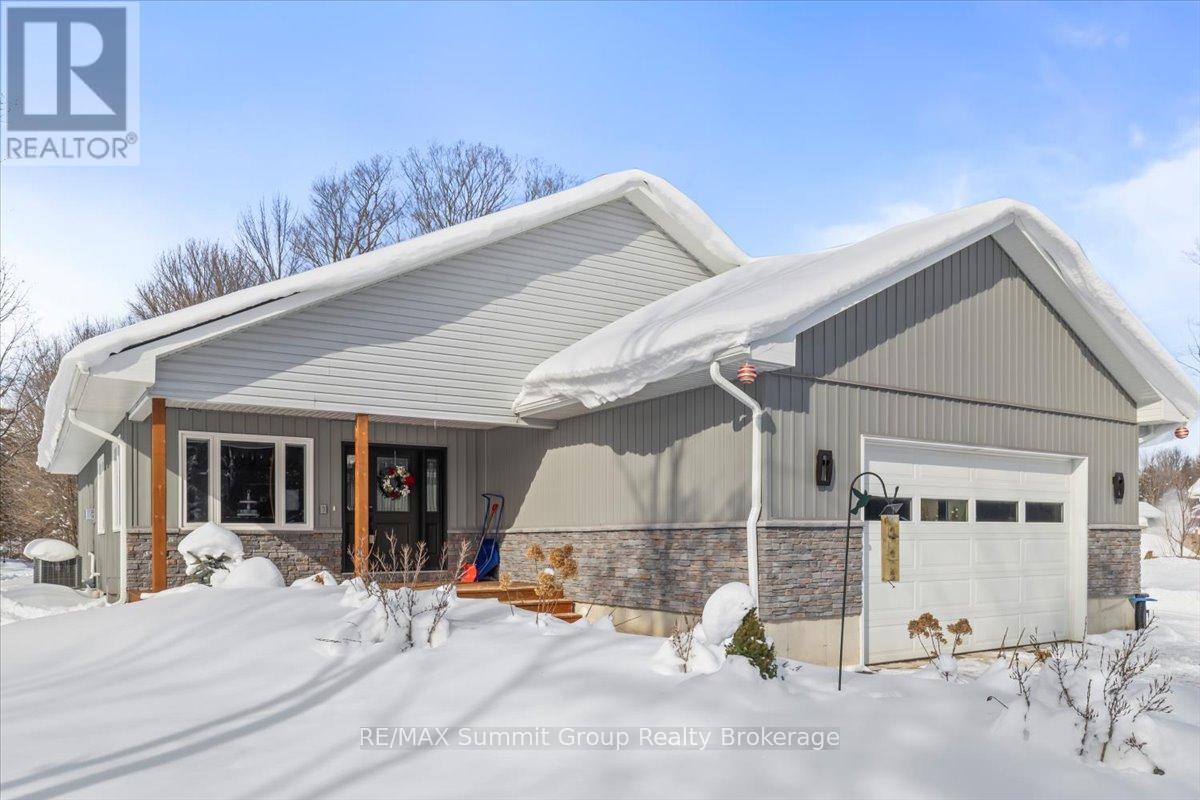 135 Confederation Drive, Chatsworth, Ontario  N0H 1R0 - Photo 1 - X12755256