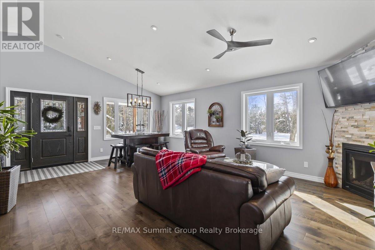 135 Confederation Drive, Chatsworth, Ontario  N0H 1R0 - Photo 4 - X12755256