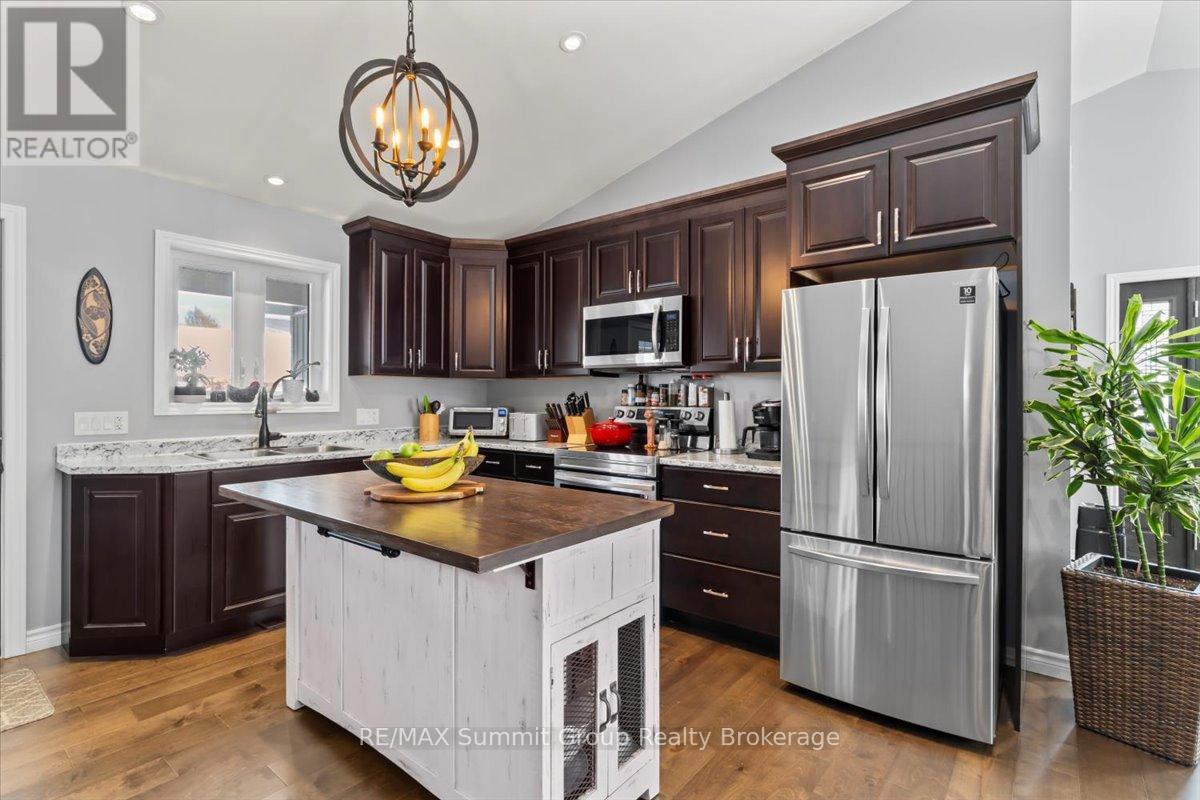 135 Confederation Drive, Chatsworth, Ontario  N0H 1R0 - Photo 7 - X12755256