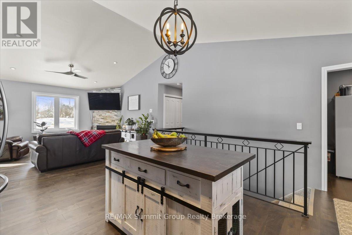 135 Confederation Drive, Chatsworth, Ontario  N0H 1R0 - Photo 8 - X12755256