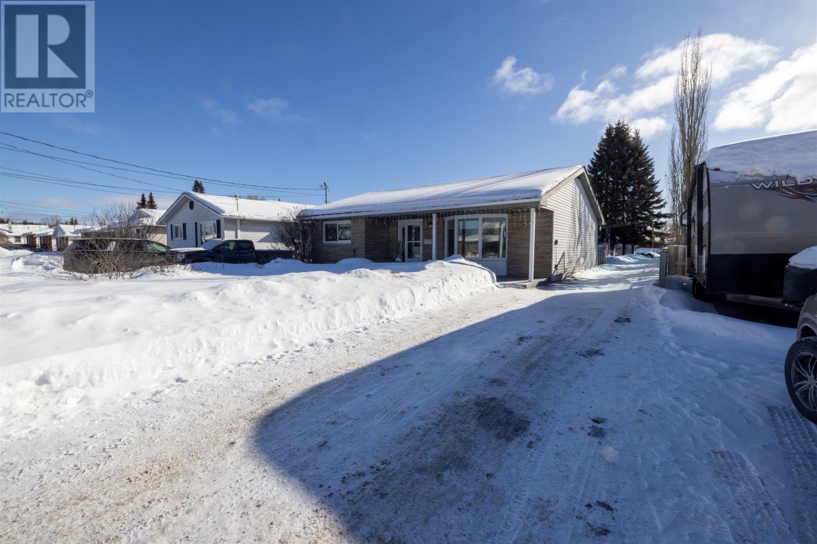 239 Dublin Ave, Thunder Bay, Ontario  P7B 5A1 - Photo 3 - TB2600159