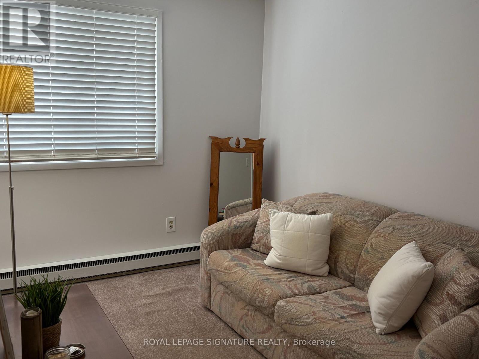 19 Grand River Court, Brampton, Ontario  L6S 2J8 - Photo 6 - W12752404