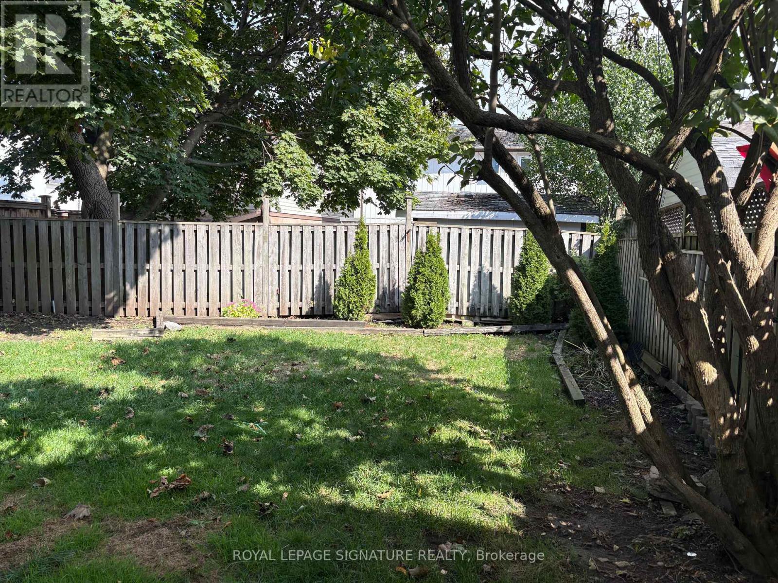 19 Grand River Court, Brampton, Ontario  L6S 2J8 - Photo 8 - W12752404