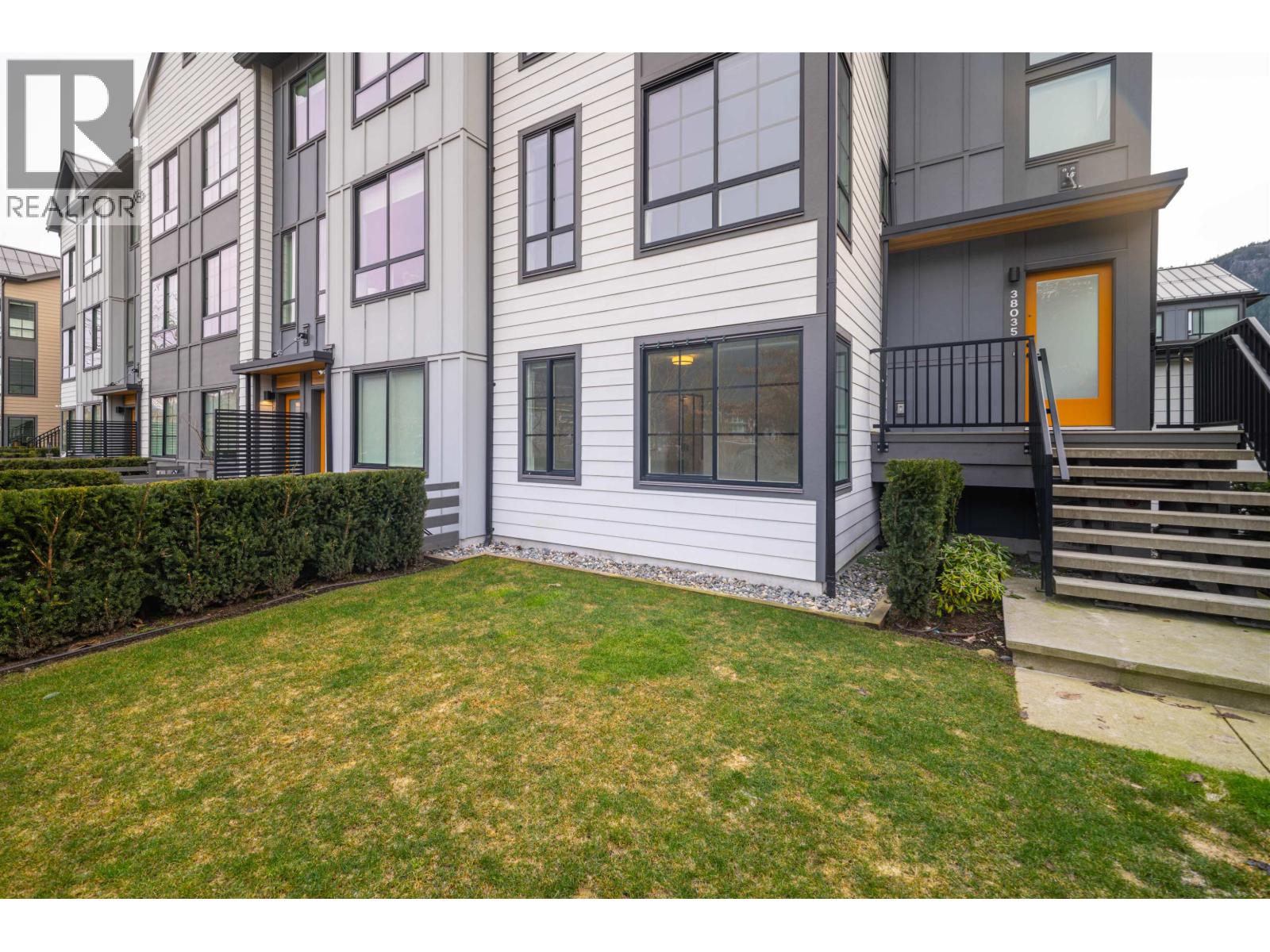 38035 Helm Way, Squamish, British Columbia  V8B 2A1 - Photo 12 - R3086229