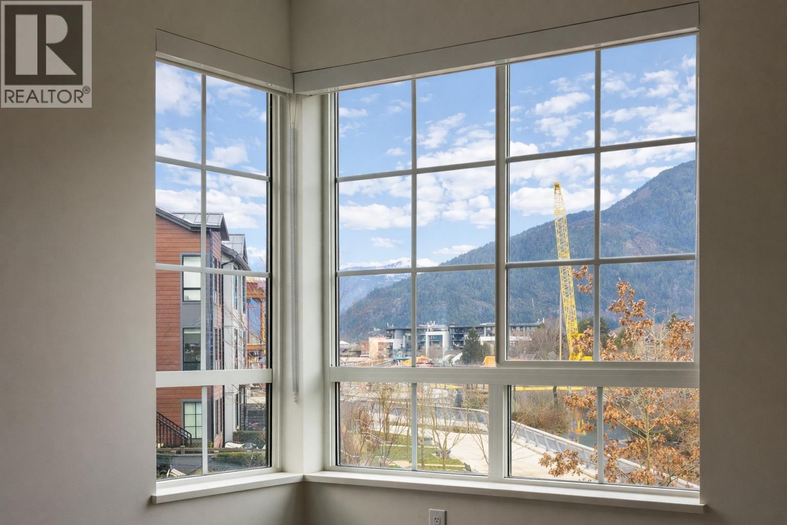 38035 Helm Way, Squamish, British Columbia  V8B 2A1 - Photo 7 - R3086229