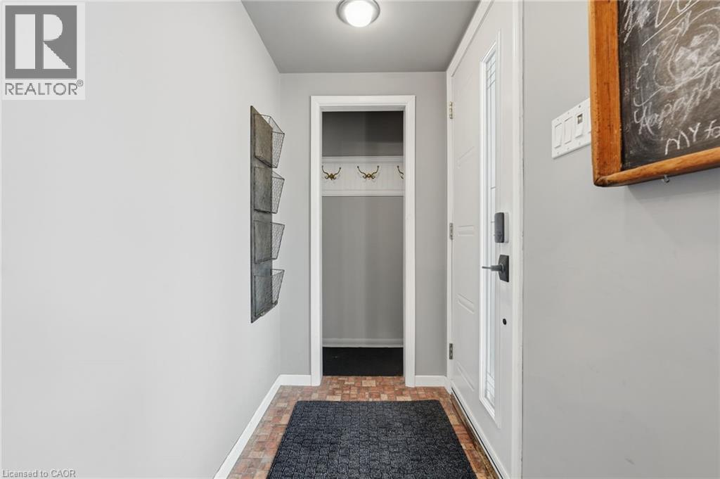 2036 Mountainside Drive, Burlington, Ontario  L7P 1A7 - Photo 4 - 40802432