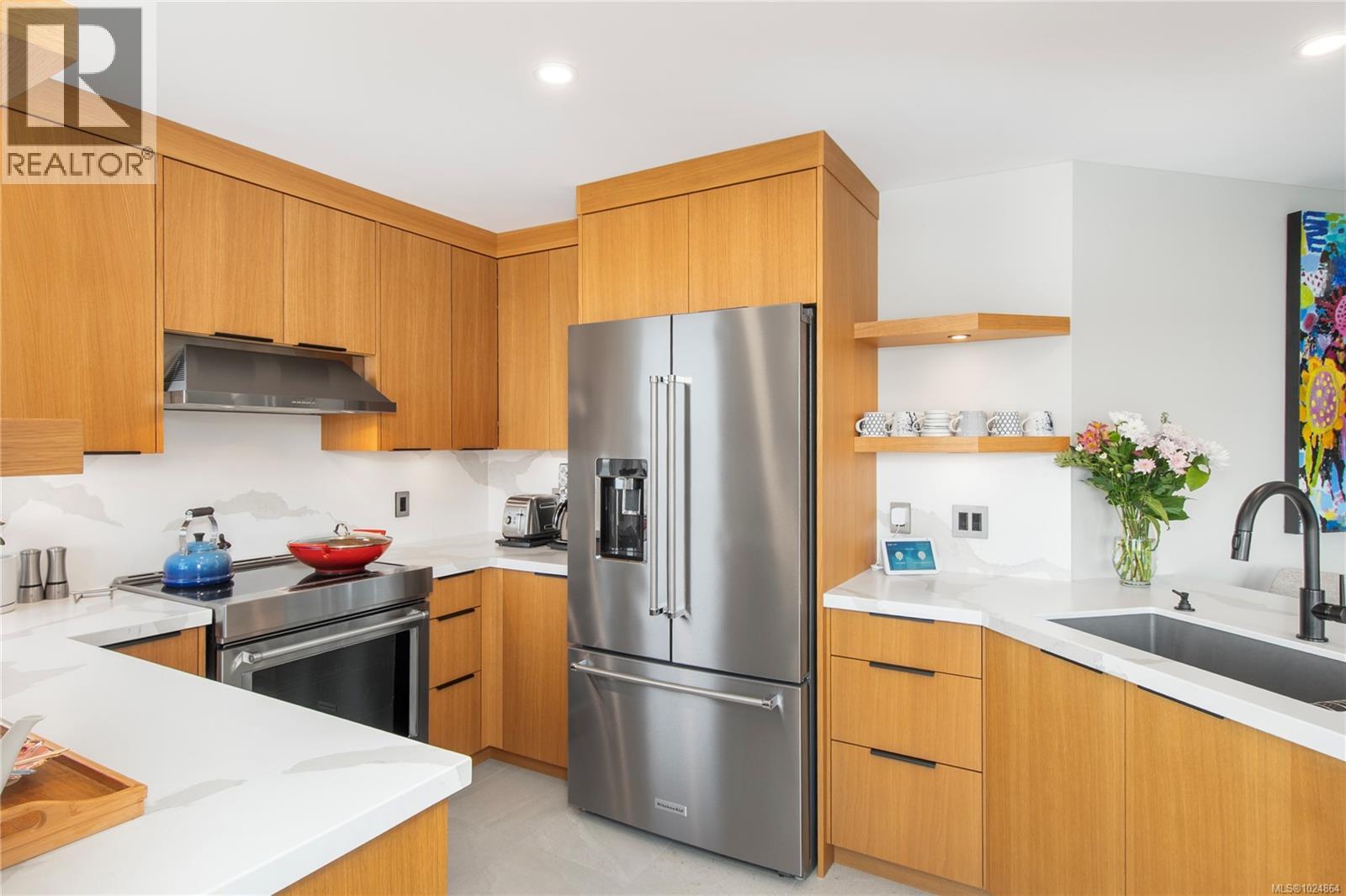 2304 27 Island Hwy S, Campbell River, British Columbia  V9W 1A2 - Photo 2 - 1024864