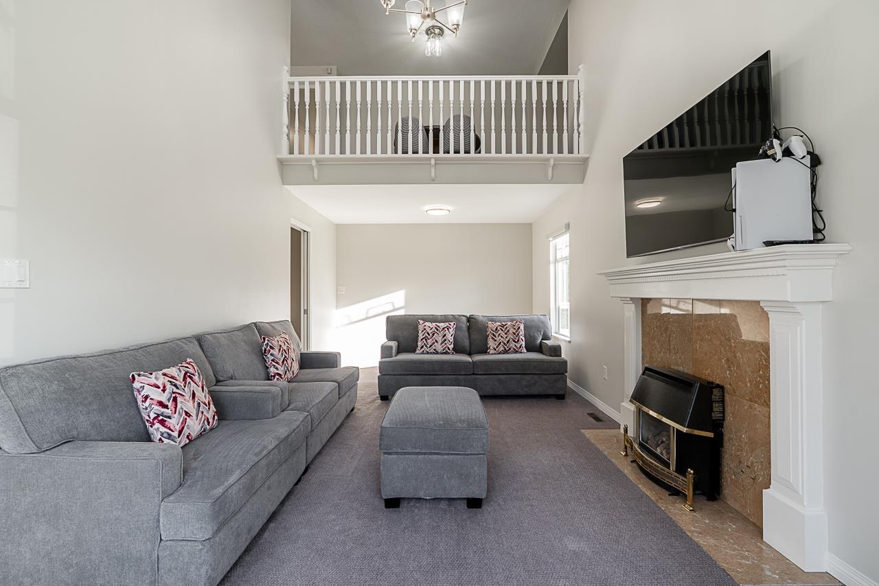 7070 207 Street, Langley, British Columbia  V2Y 1T4 - Photo 3 - R3085937