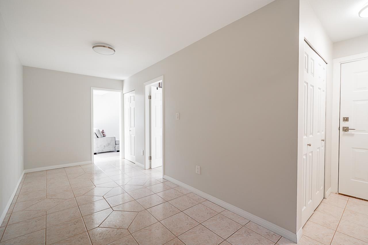 7070 207 Street, Langley, British Columbia  V2Y 1T4 - Photo 5 - R3085937