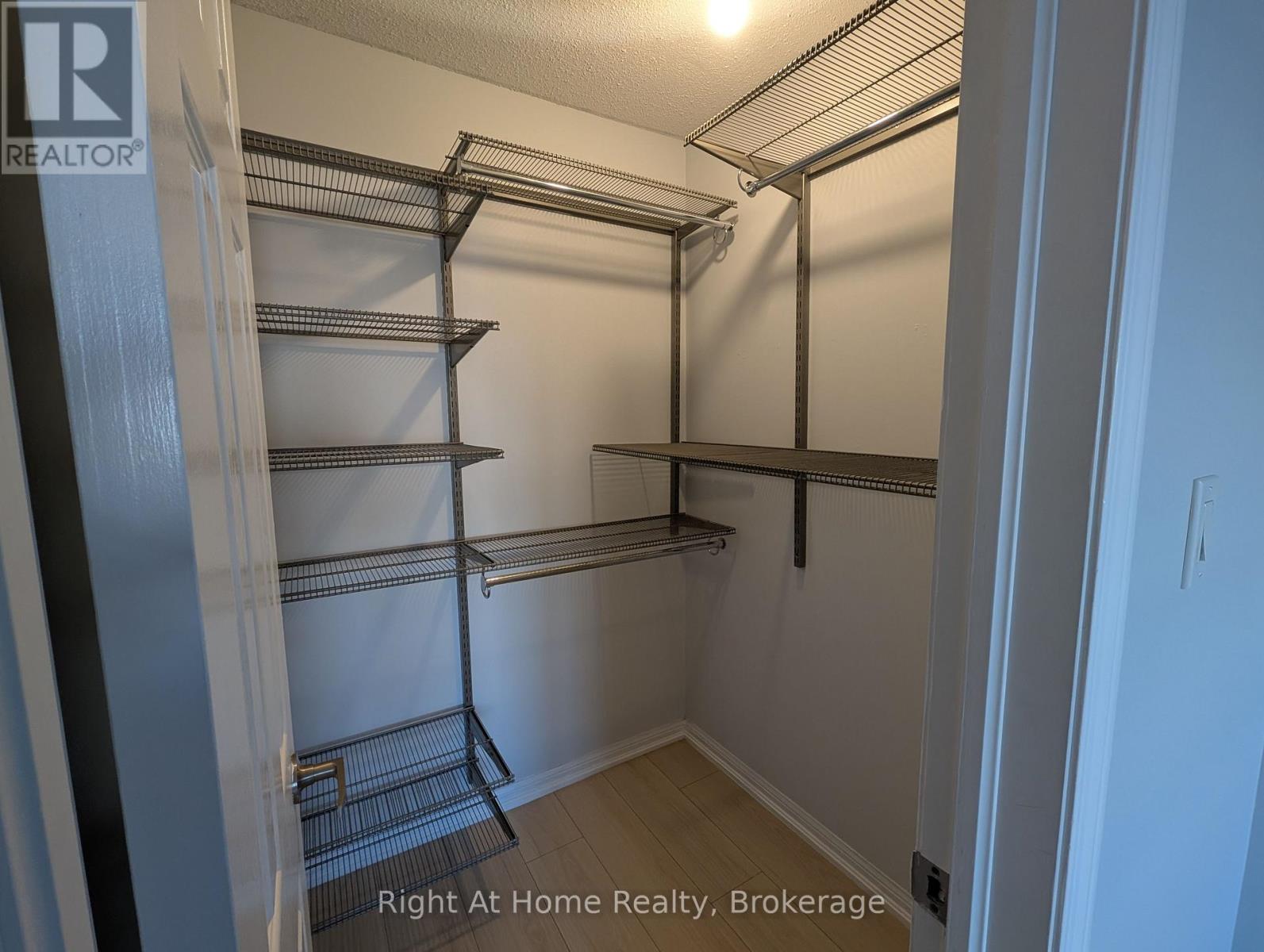 650 Frank Place, Milton, Ontario  L9T 0P8 - Photo 9 - W12754344