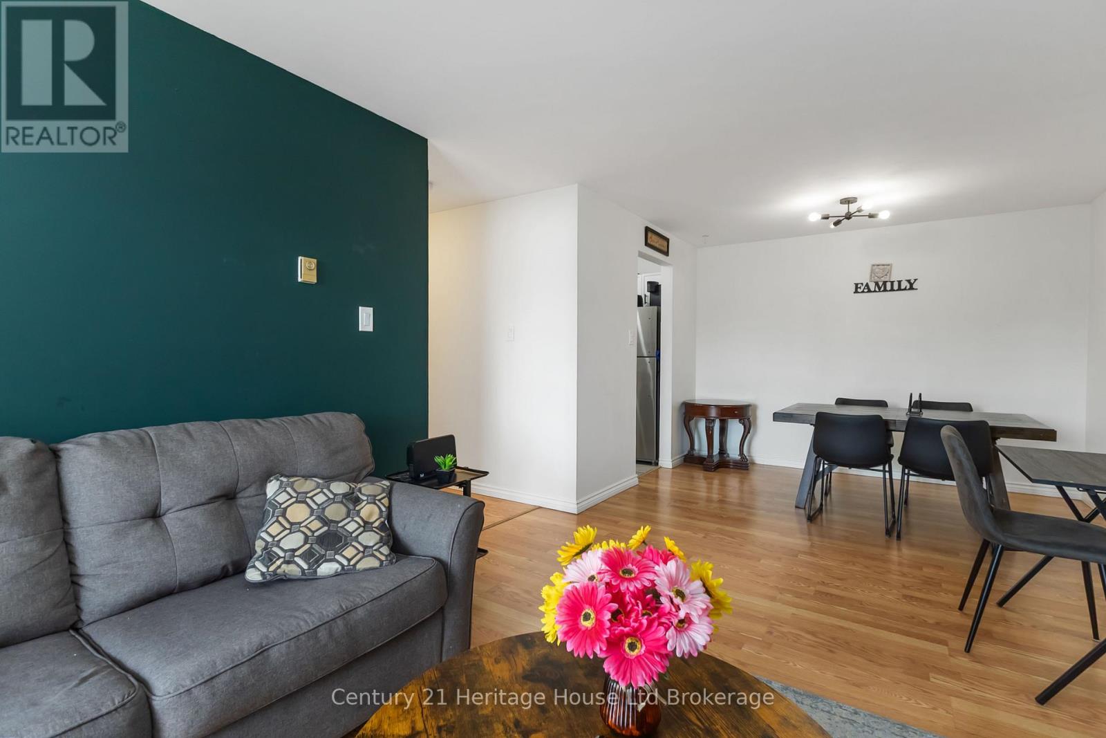 Photo 12 of 31 for 217 - 737 Deveron Crescent