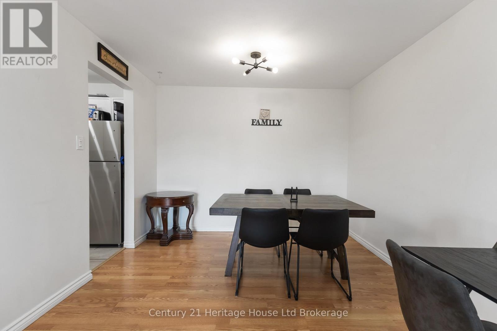 Photo 14 of 31 for 217 - 737 Deveron Crescent