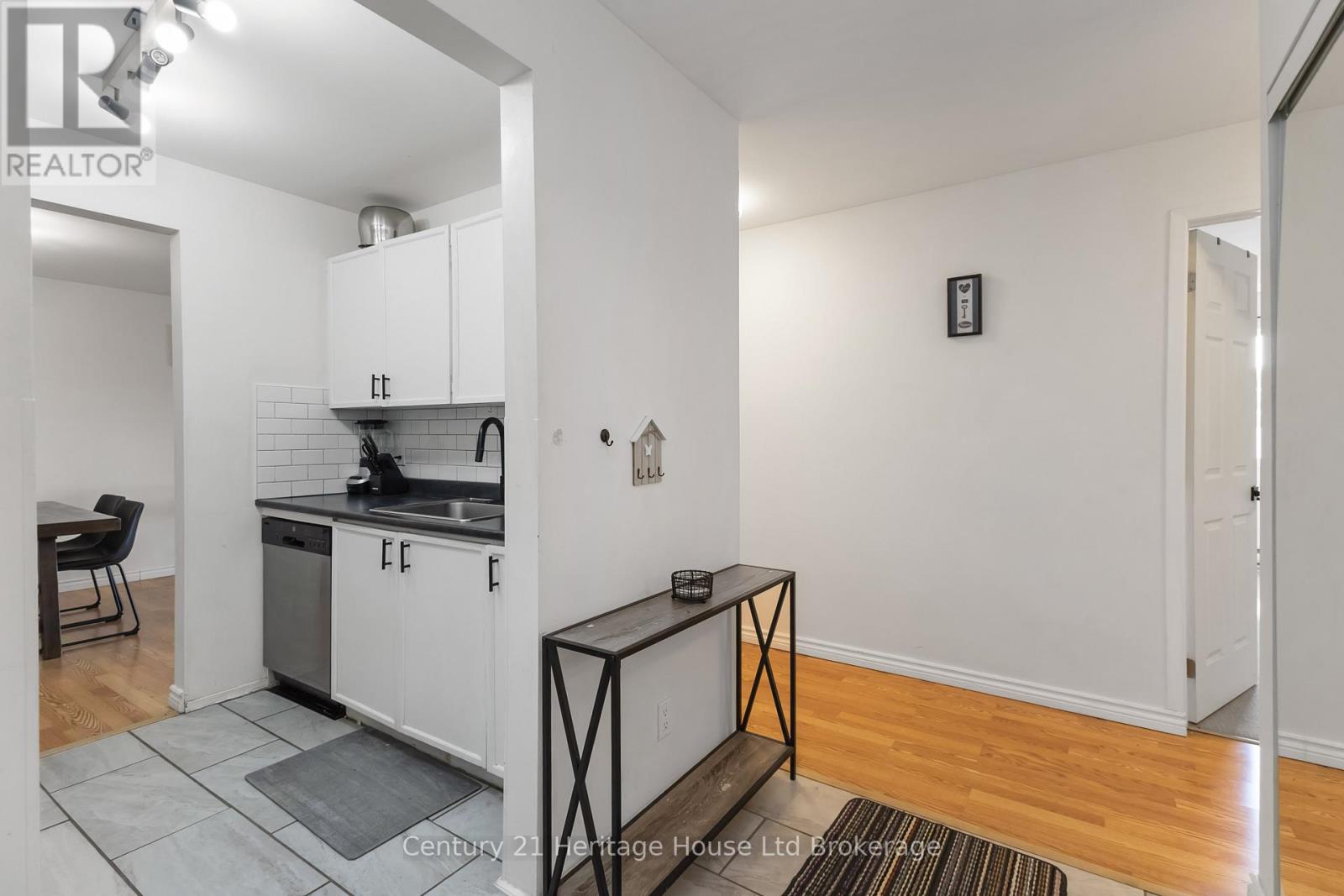 Photo 18 of 31 for 217 - 737 Deveron Crescent