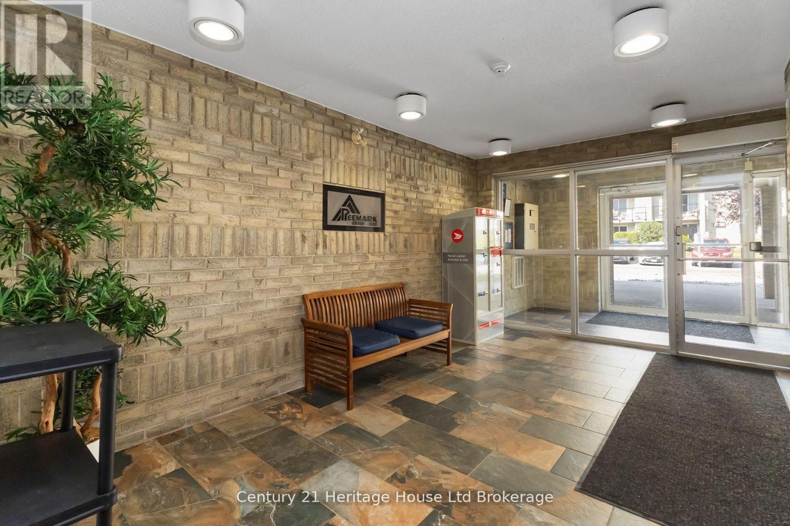 Photo 4 of 31 for 217 - 737 Deveron Crescent