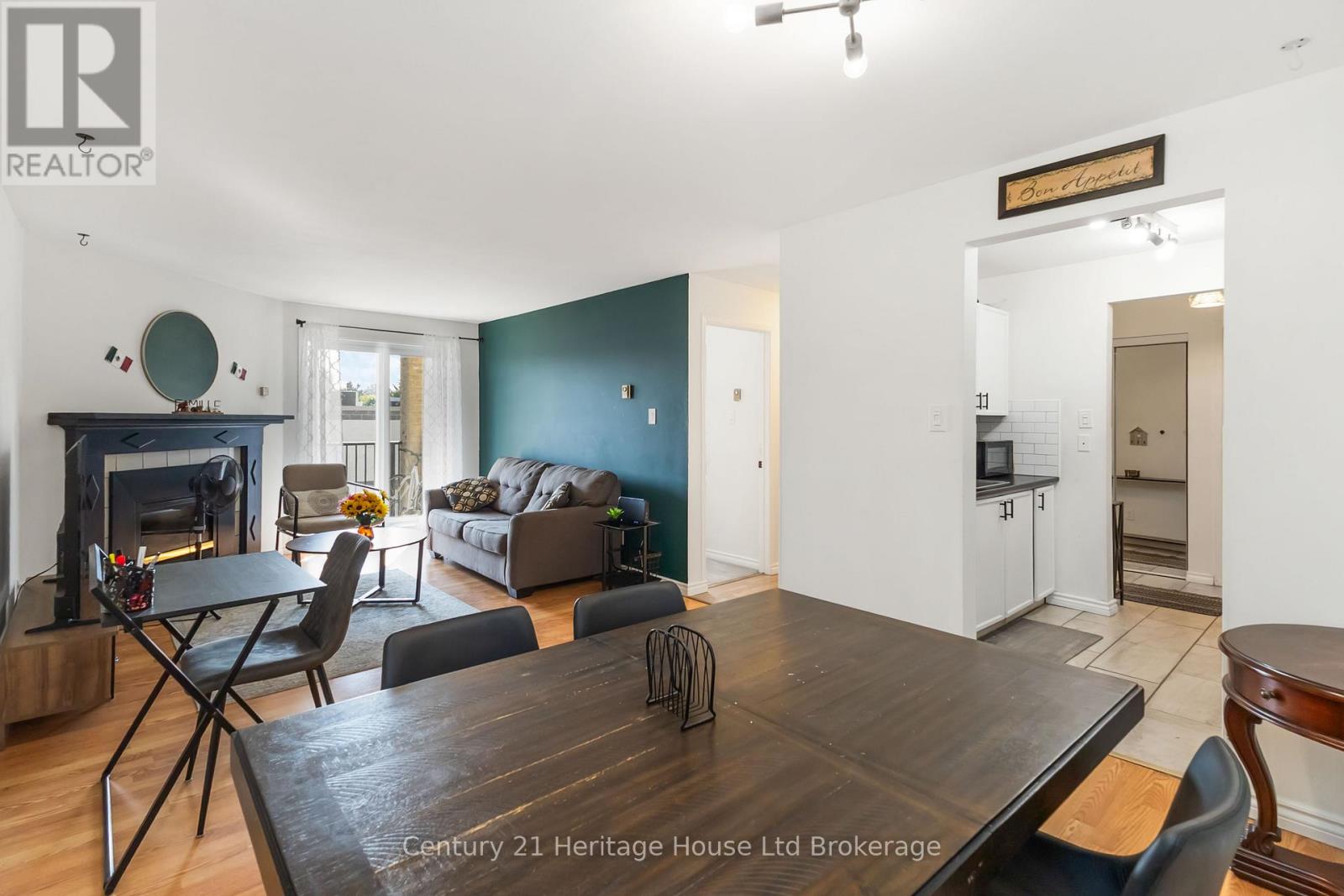 Photo 7 of 31 for 217 - 737 Deveron Crescent