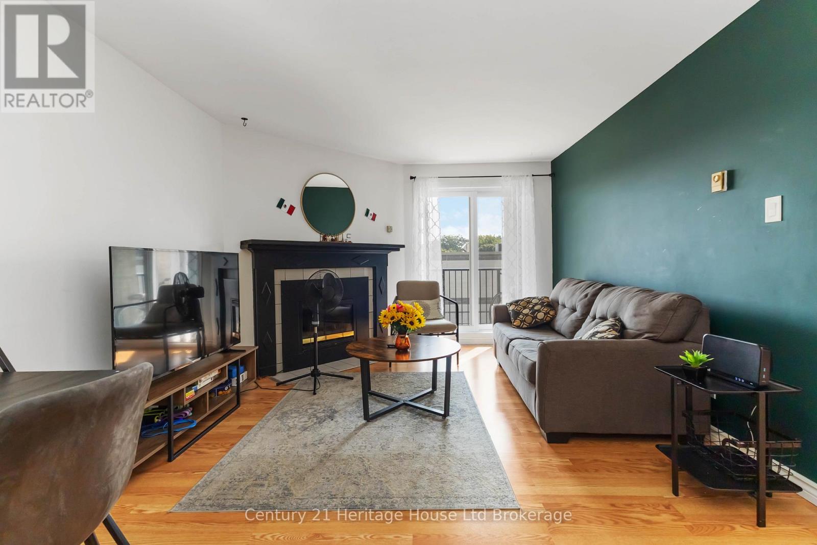 Photo 9 of 31 for 217 - 737 Deveron Crescent