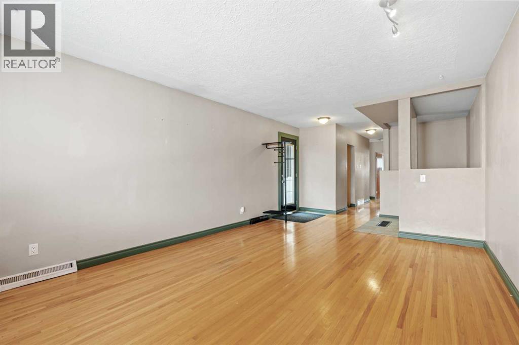 300 & 302 16a Street Nw, Calgary, Alberta  T2N 2C8 - Photo 18 - A2282888