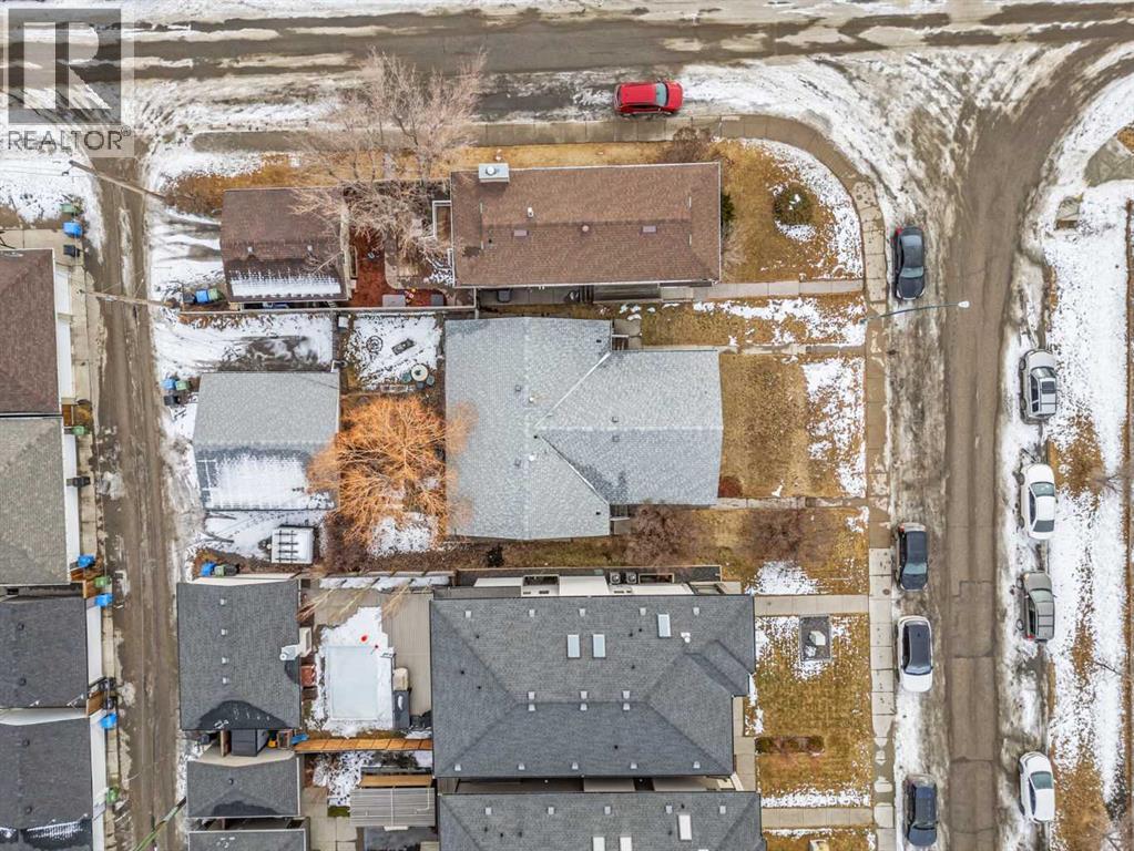 300 & 302 16a Street Nw, Calgary, Alberta  T2N 2C8 - Photo 5 - A2282888