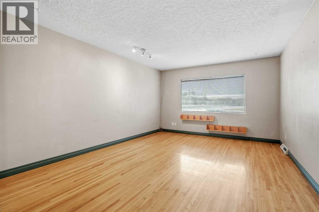 300 & 302 16a Street Nw, Calgary, Alberta  T2N 2C8 - Photo 16 - A2282888