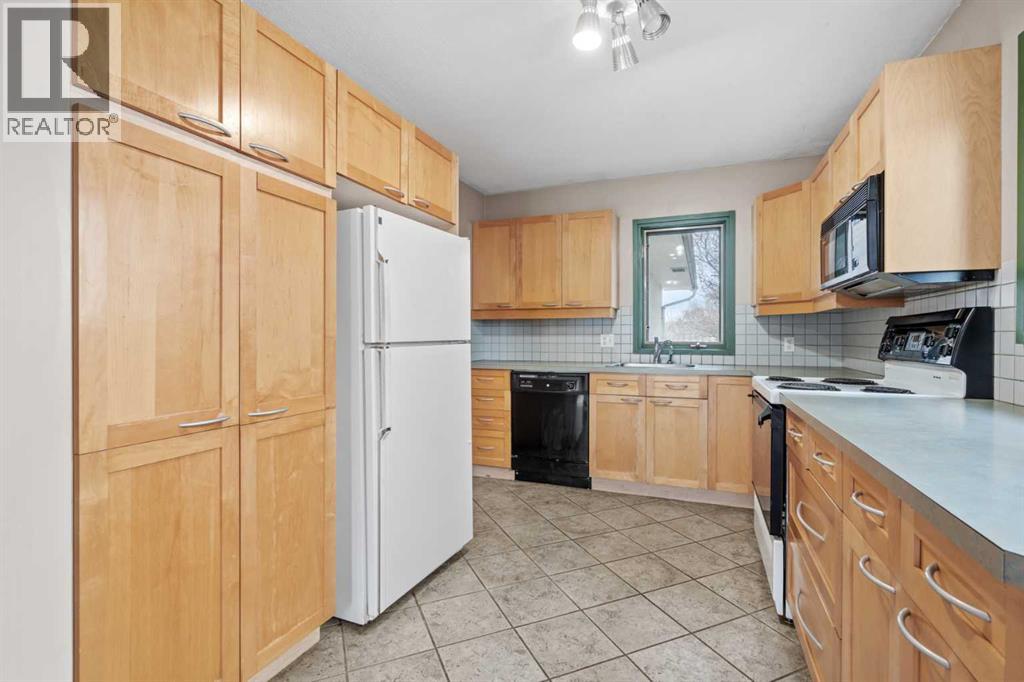 300 & 302 16a Street Nw, Calgary, Alberta  T2N 2C8 - Photo 25 - A2282888