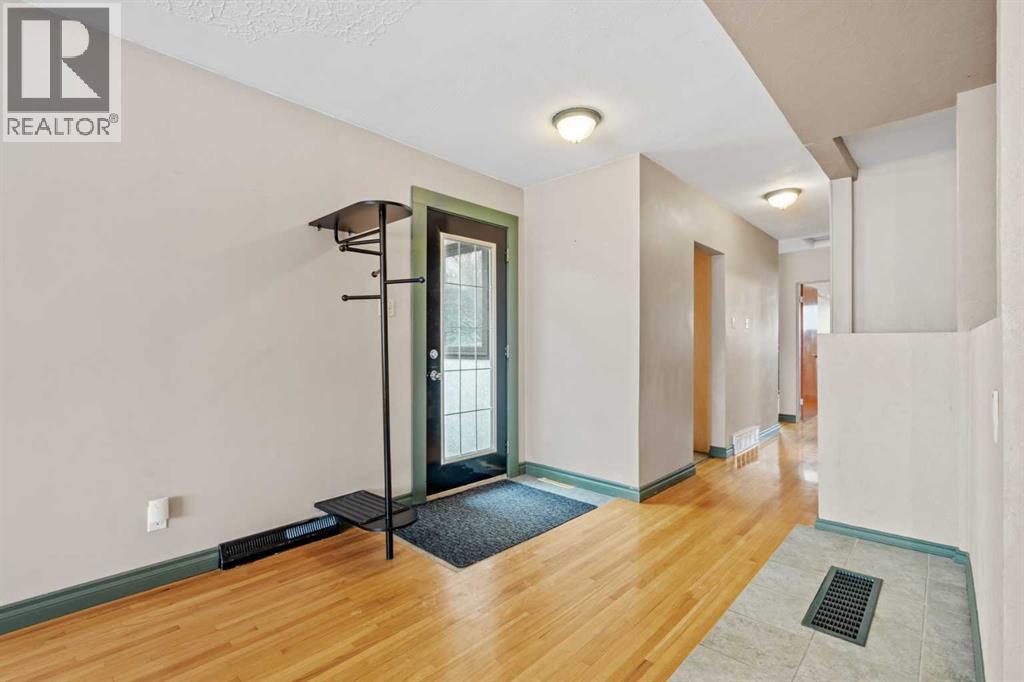 300 & 302 16a Street Nw, Calgary, Alberta  T2N 2C8 - Photo 17 - A2282888