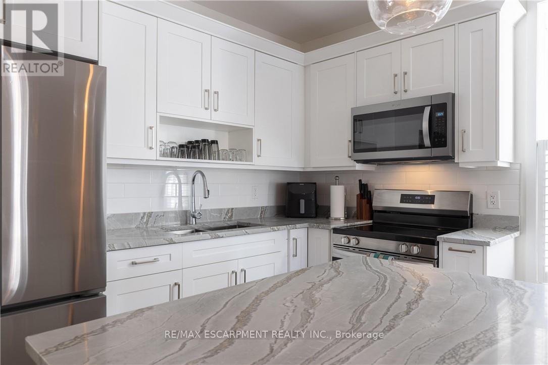 8-10 Ontario Street, Grimsby, Ontario  L3M 3G9 - Photo 11 - X12755292