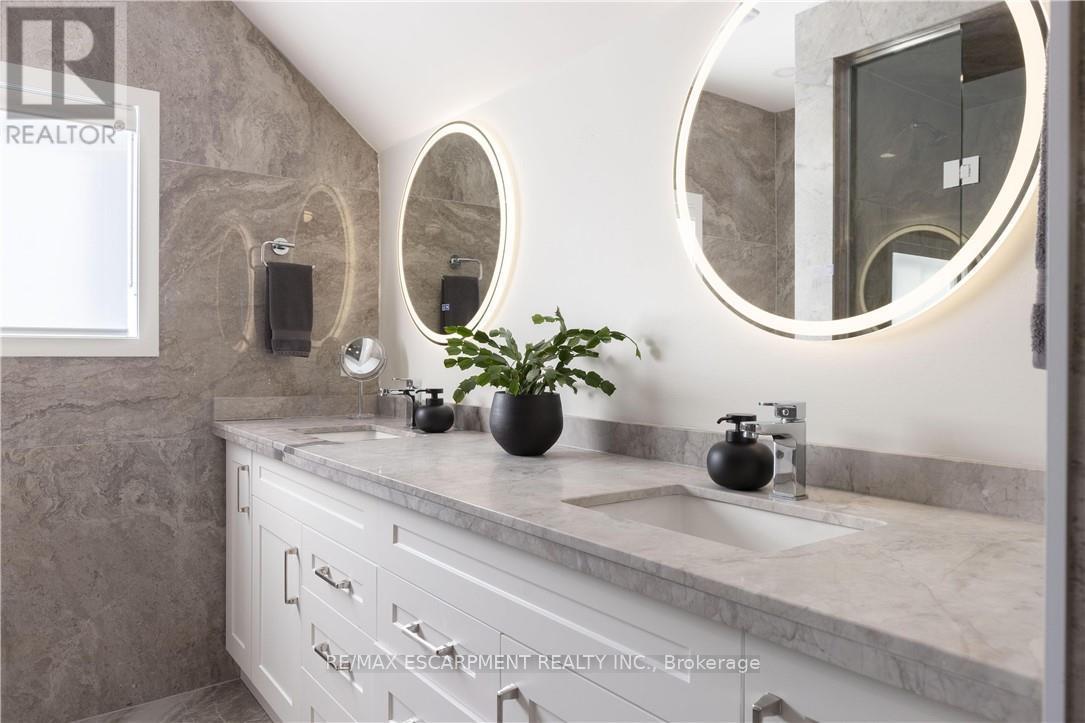 8-10 Ontario Street, Grimsby, Ontario  L3M 3G9 - Photo 18 - X12755292