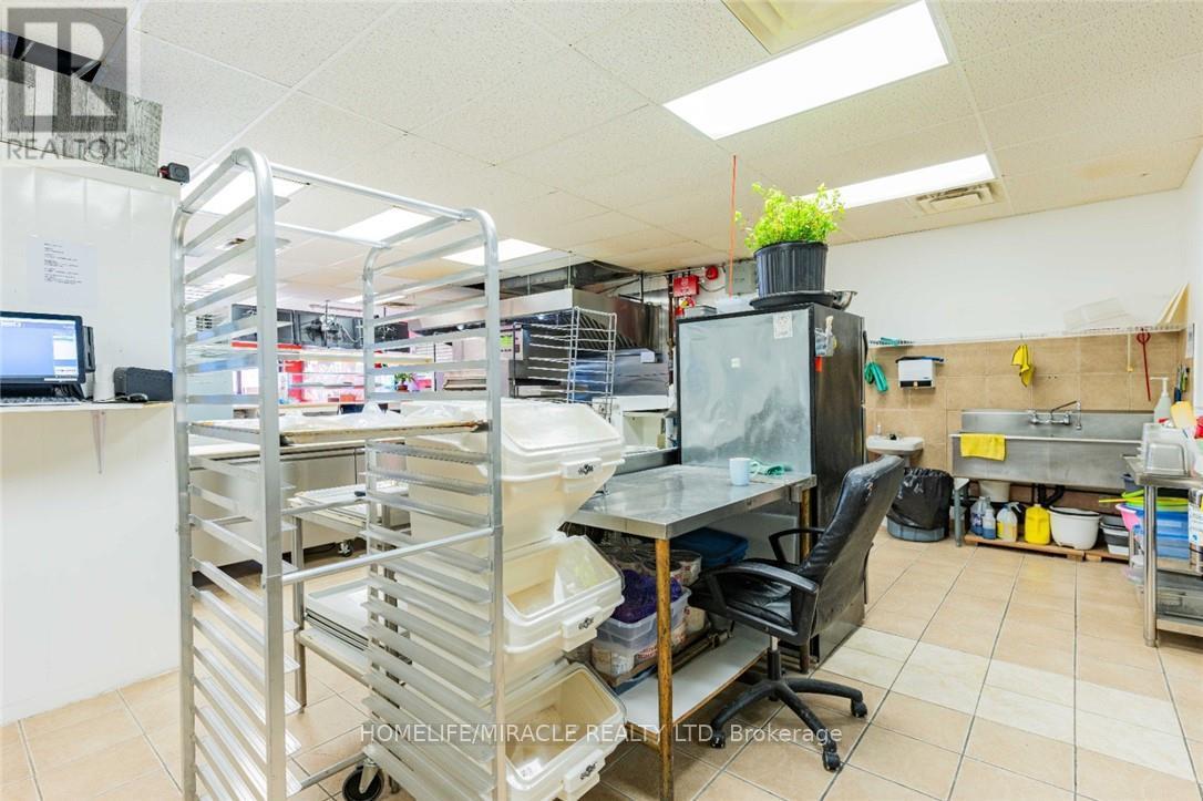 6 - 112 Oriole Parkway W, Woolwich, Ontario  N3B 1C5 - Photo 18 - X12755300