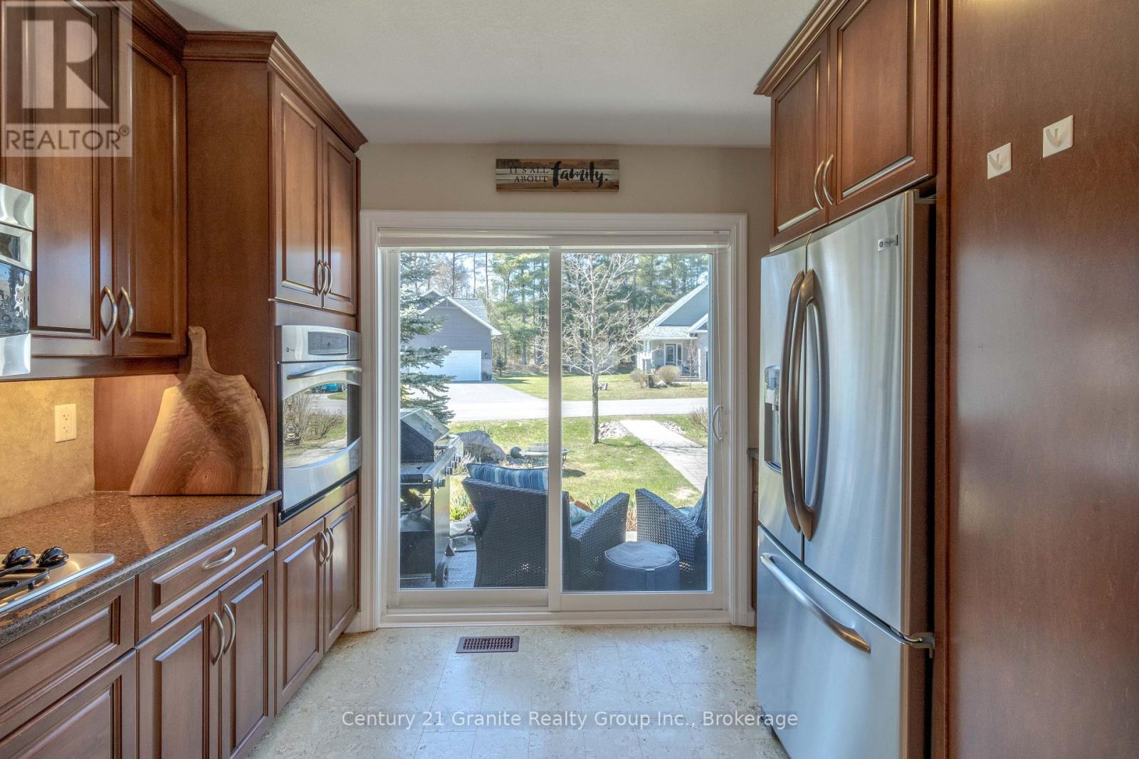 44 Webb Circle, Dysart Et Al, Ontario  K0M 1S0 - Photo 4 - X12755442