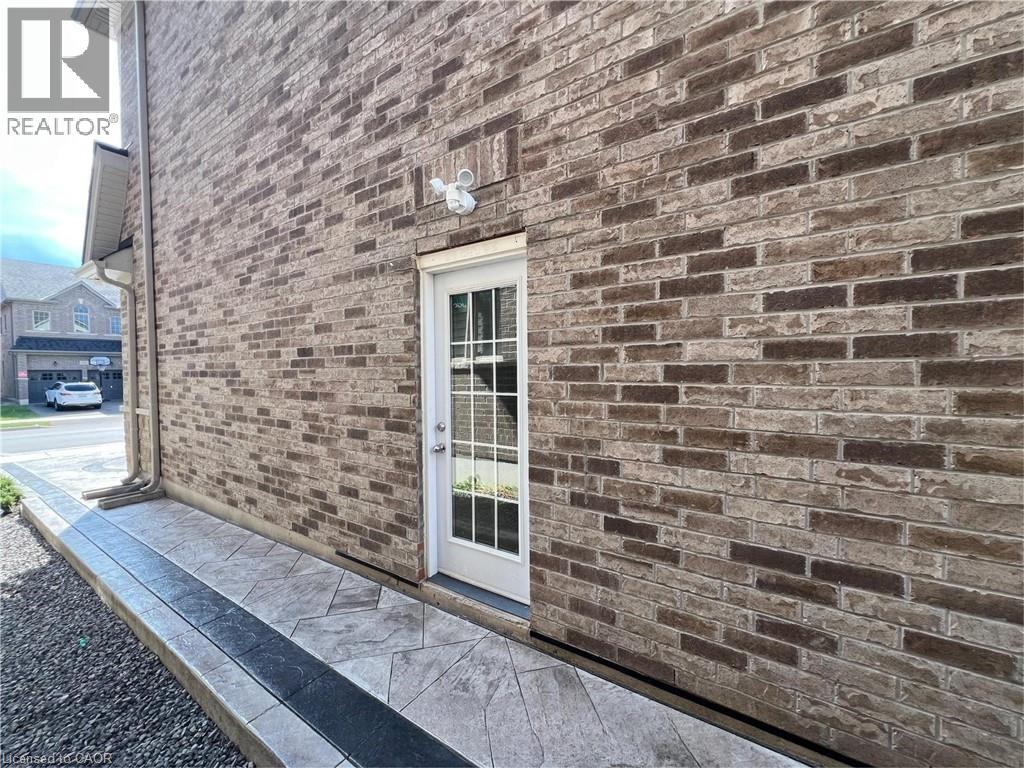 211 Granite Ridge Trail Unit# Lower, Hamilton, Ontario  L8B 1Z1 - Photo 3 - 40802458