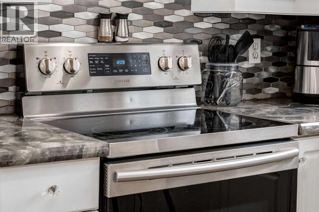 16 Woodgate Close Sw, Calgary, Alberta  T2W 4C1 - Photo 12 - A2281588