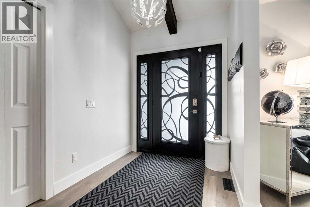 16 Woodgate Close Sw, Calgary, Alberta  T2W 4C1 - Photo 3 - A2281588