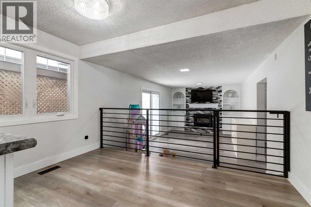 16 Woodgate Close Sw, Calgary, Alberta  T2W 4C1 - Photo 19 - A2281588