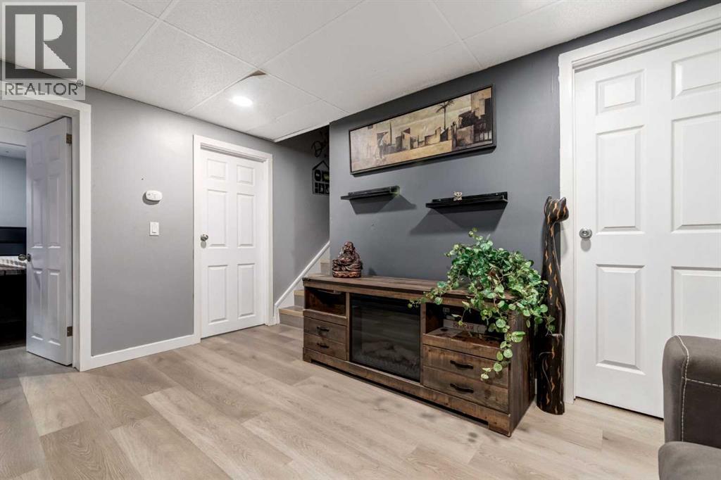 16 Woodgate Close Sw, Calgary, Alberta  T2W 4C1 - Photo 39 - A2281588