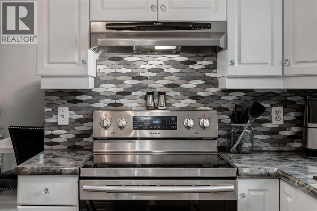 16 Woodgate Close Sw, Calgary, Alberta  T2W 4C1 - Photo 11 - A2281588