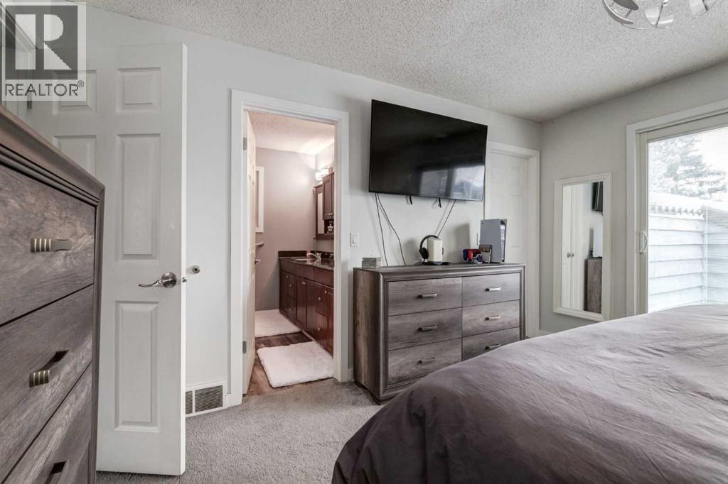 16 Woodgate Close Sw, Calgary, Alberta  T2W 4C1 - Photo 27 - A2281588