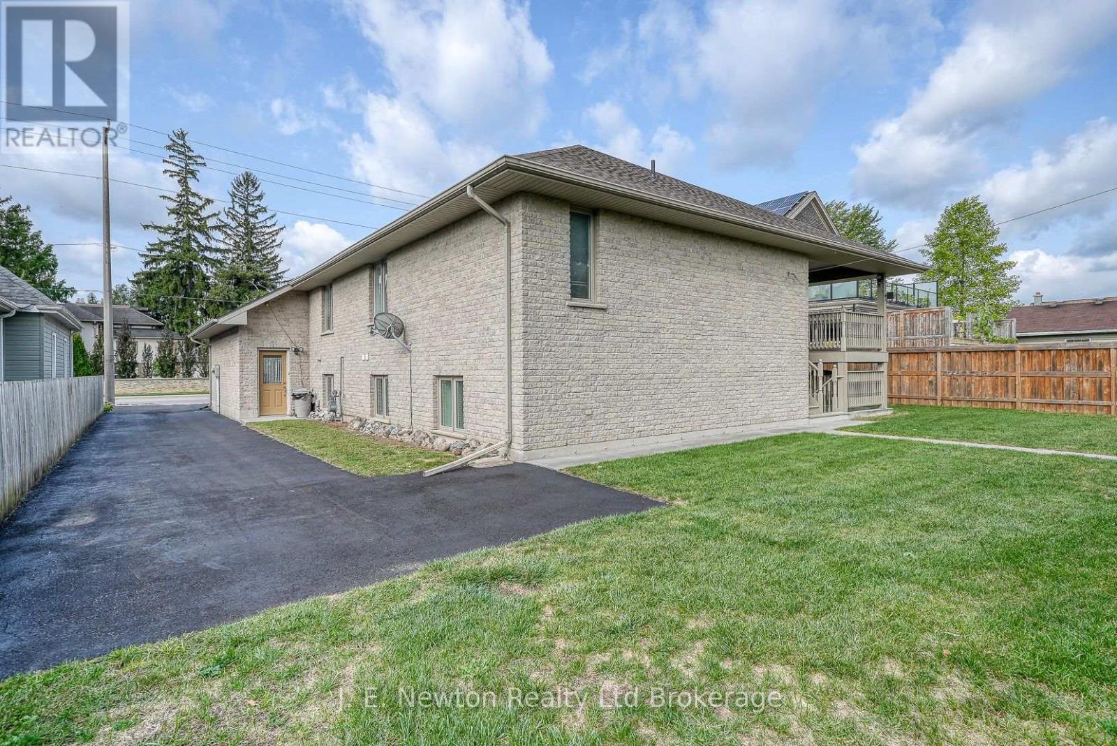 356 Broadway Street, Tillsonburg, Ontario  N4G 3S3 - Photo 3 - X12388690