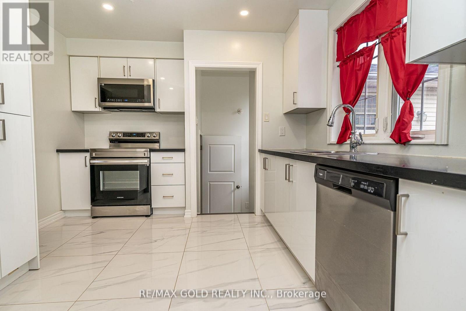 41 Aberdeen Crescent, Brampton, Ontario  L6T 2P8 - Photo 11 - W12478365