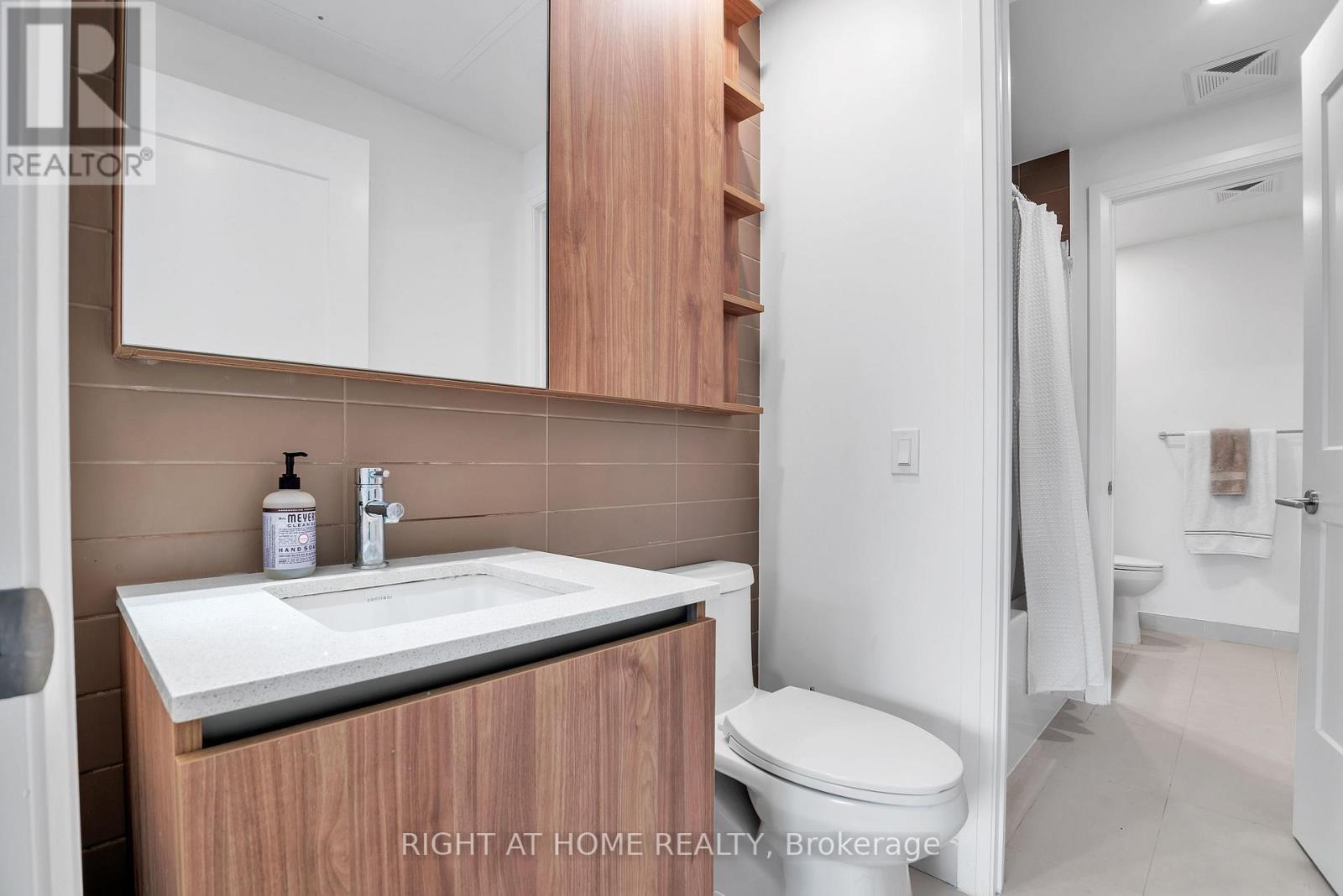 512 - 21 Park Street E, Mississauga, Ontario  L5G 0C2 - Photo 18 - W12720316