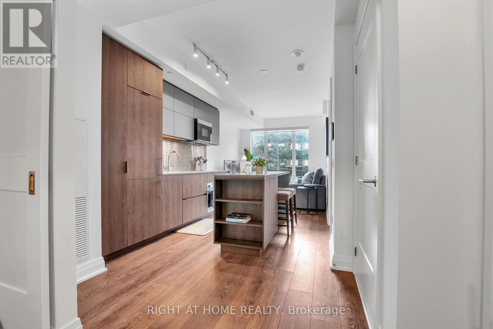 512 - 21 Park Street E, Mississauga, Ontario  L5G 0C2 - Photo 9 - W12720316