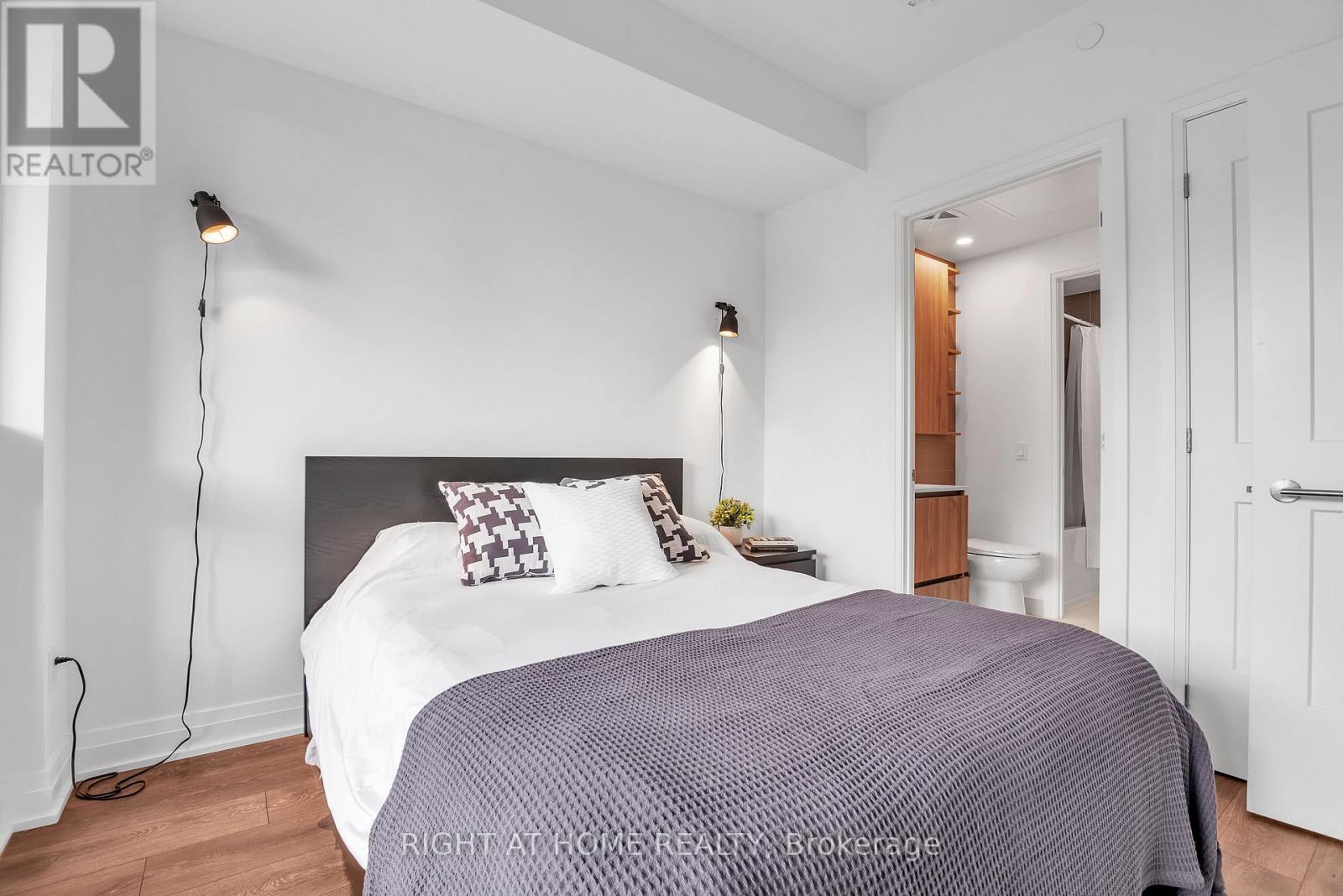 512 - 21 Park Street E, Mississauga, Ontario  L5G 0C2 - Photo 17 - W12720316